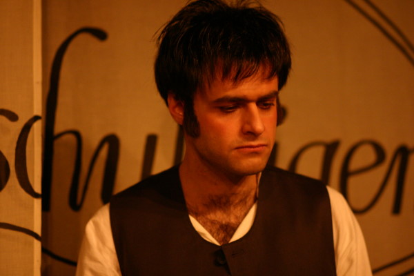 Kellner in "Die Mitschuldigen"